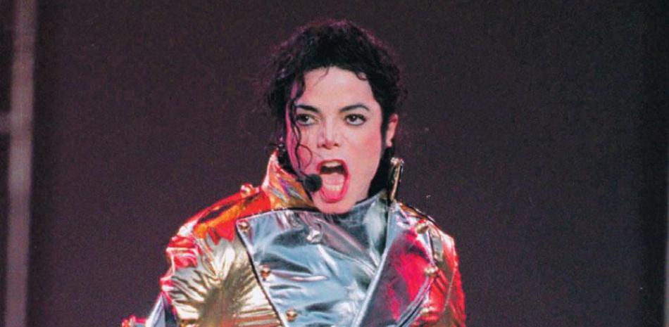 El astro Michael Jackson en imagen del 31 de mayo de 1997 en su gira “HIStory Tour Part II”. AP