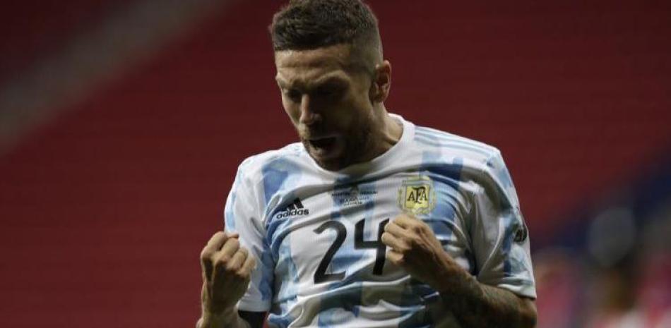 Alejandro "Papu" Gómez, de Argentina, festeja luego de abrir el marcador en el duelo de la Copa América ante Paraguay.