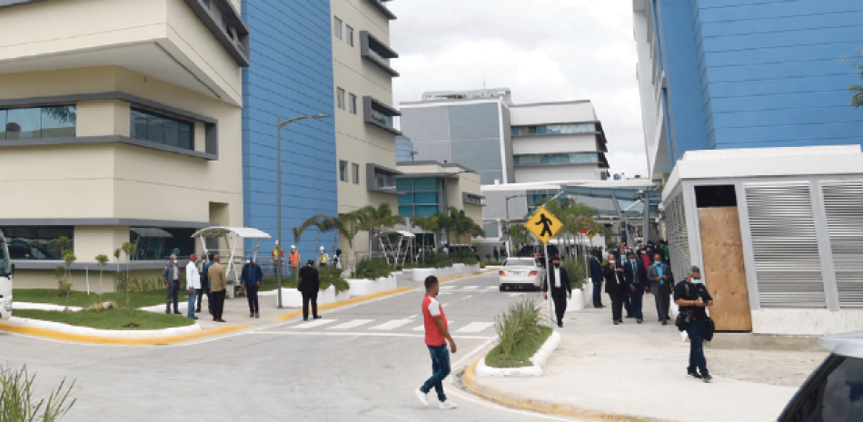 Una vista de área de las instalaciones hospitalarias en el complejo Ciudad Sanitaria Doctor Luis Eduardo Aybar.