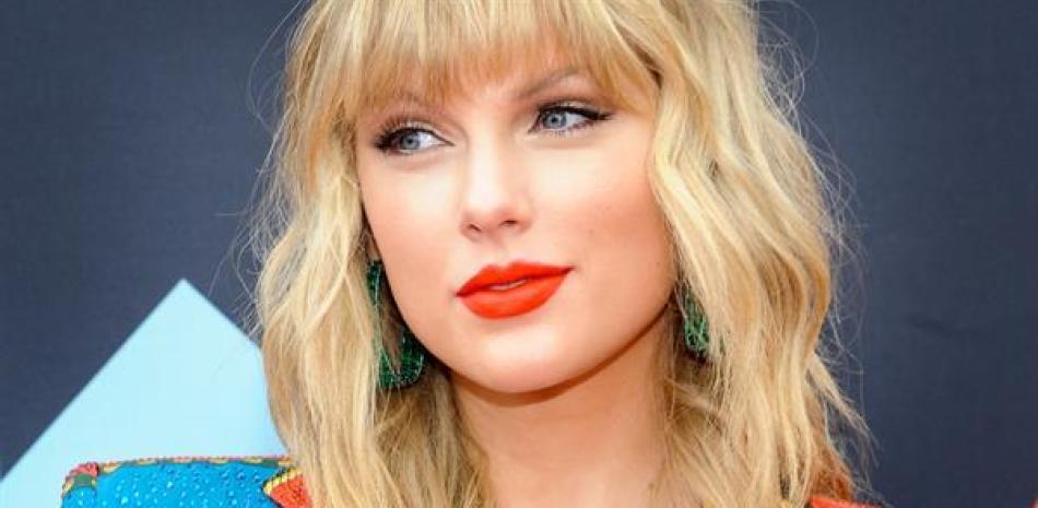 La cantante Taylor Swift estrena su cancion "Caroline".