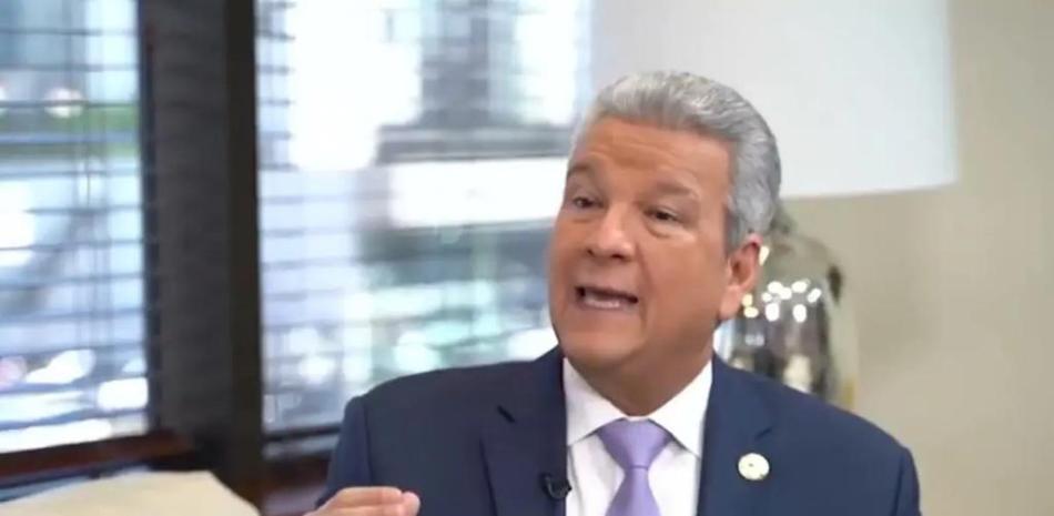 El ministro Lisandro Macarrulla pidió una licencia al presidente Luis Abinader. Archivo/