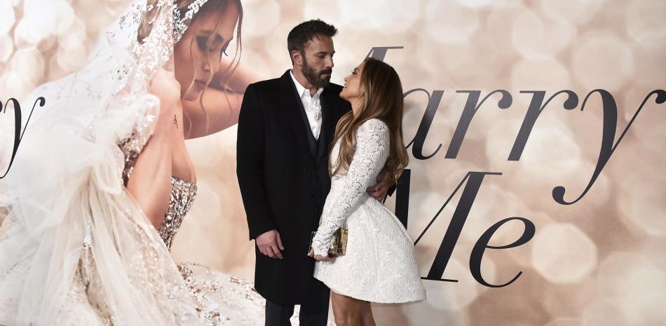 Jennifer Lopez y Ben Affleck asisten a una sesión de fotos para una proyección especial de "Marry Me" en DGA Theater el martes 8 de febrero de 2022. (Foto de Jordan Strauss/Invision/AP, Archivo).