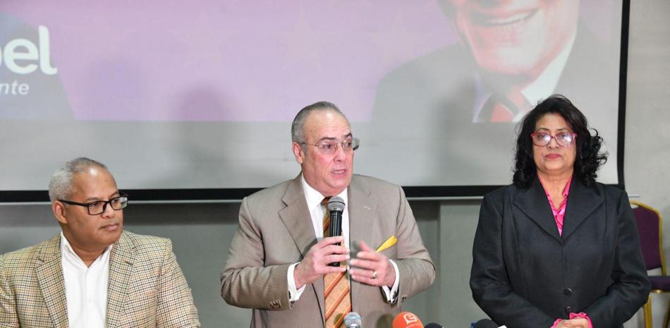Secretario general del PLD, Charlie Mariotti junto a otros miembros del partido. Jorge Martínez / LD