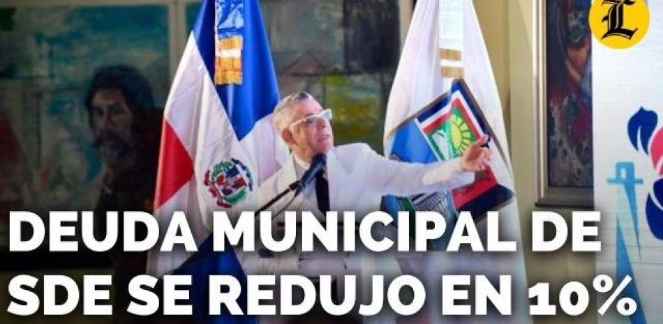De acuerdo con las declaraciones del alcalde de Santo Domingo Este, Manuel Jiménez, en tres años de gestión su administración ha reducido en un 10 % la deuda del gobierno municipal y aumentó en un 168 % los ingresos del cabildo.