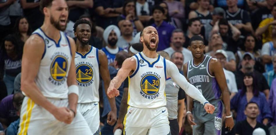 Stephen Curry y los Warriors buscan eliminar a los Kings.