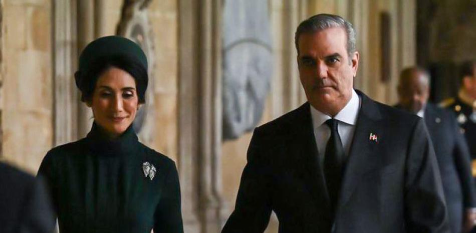 Presidente de la República, Luis Abinader y Primera dama, Raquel Arbaje llegando a la coronación de Carlos III