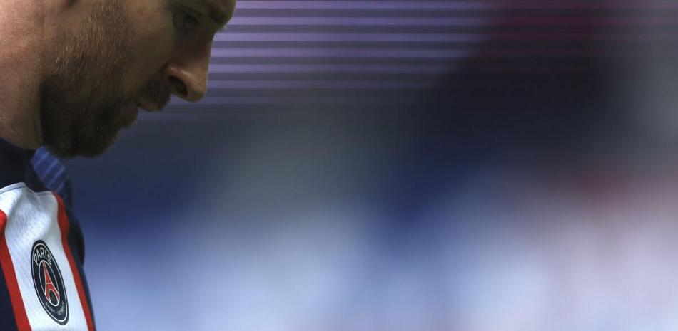 Lionel Messi, del Paris Saint-Germain, reacciona durante una derrota ante Lorient.