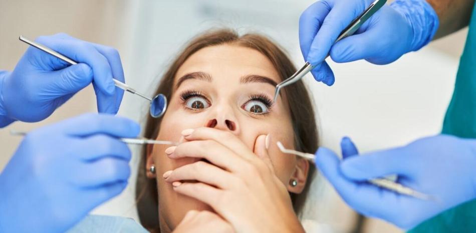 Mujer en el dentista