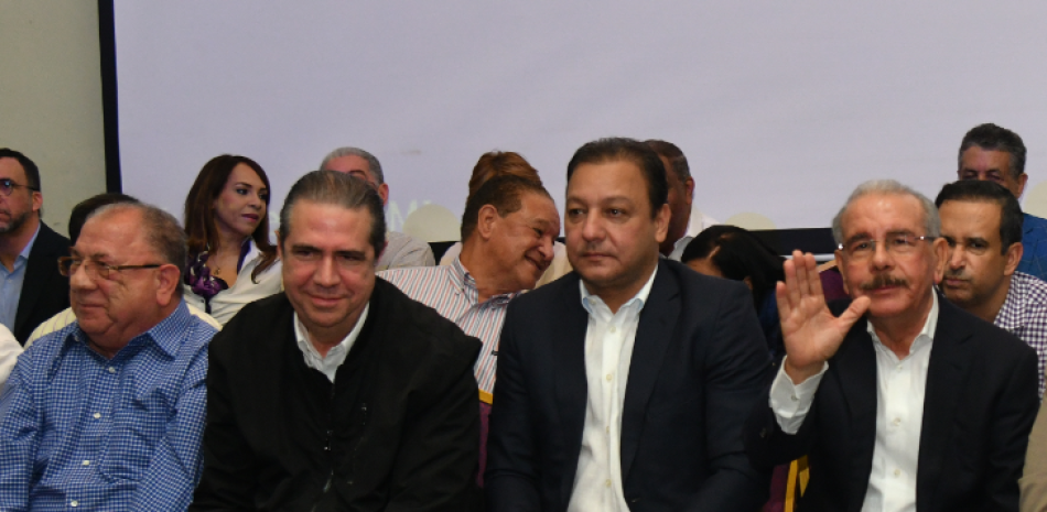 De izquierda a derecha, José Ramón Fadul, Francisco Javier García, Abel Martínez y el expresidente Danilo Medina