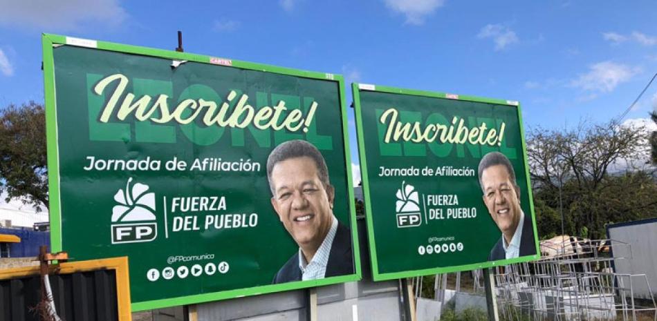 A poco más de 30 días para el inicio oficial de la precampaña electoral, el gran Santo Domingo y otros sectores del país se encuentran rodeados de vallas de los diferentes partidos políticos, a pesar de que estás se encuentran prohibidas.