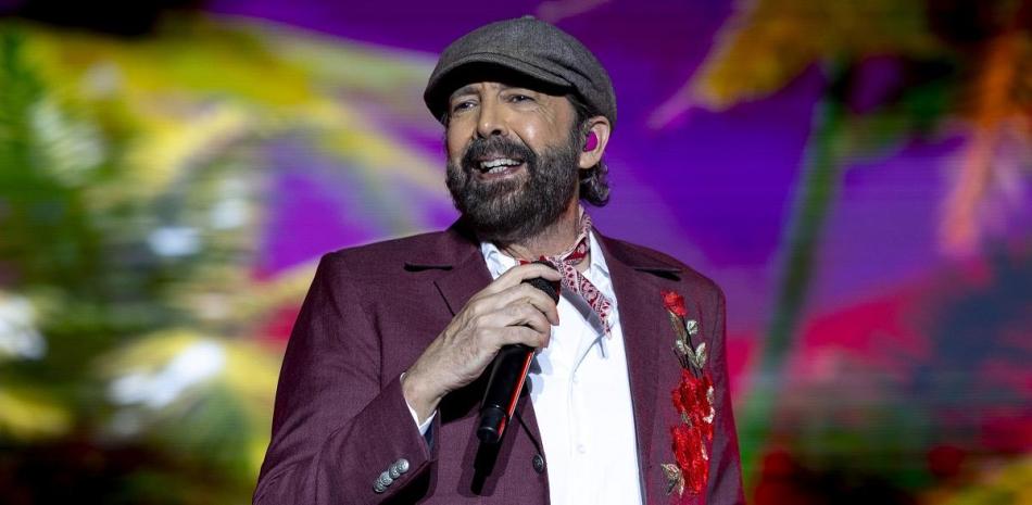 El músico y cantante dominicano, Juan Luis Guerra, durante su actuación hoy sábado en el Festival Río Babel que se celebra en Madrid