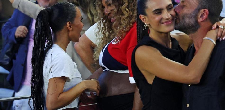 Kim Kardashian conversa con la tenista Serena Williams durante el debut de Leo Messi con el Inter Miami.