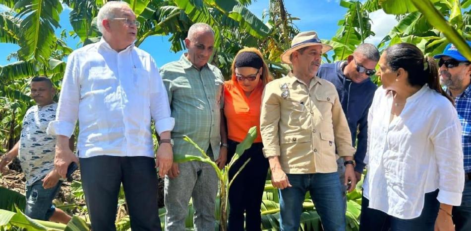 El ministro de Agricultura visitó la zona de Azua ayer y continuará hoy en La Hacienda Estrella y otras zonas impactadas por la tormenta.