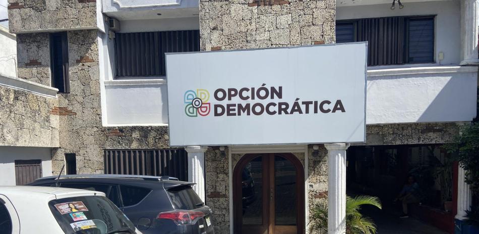 Las y los titulares, como algunos subsecretarios de varias secretarías salen de sus posiciones para concentrar sus esfuerzos en el trabajo de las candidaturas que el partido les ha pedido asumir