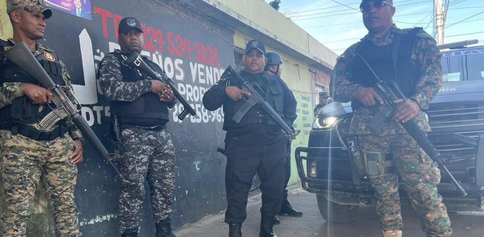 Amplia vigilancia militar y policial en Navarrete por paro de 48 horas.