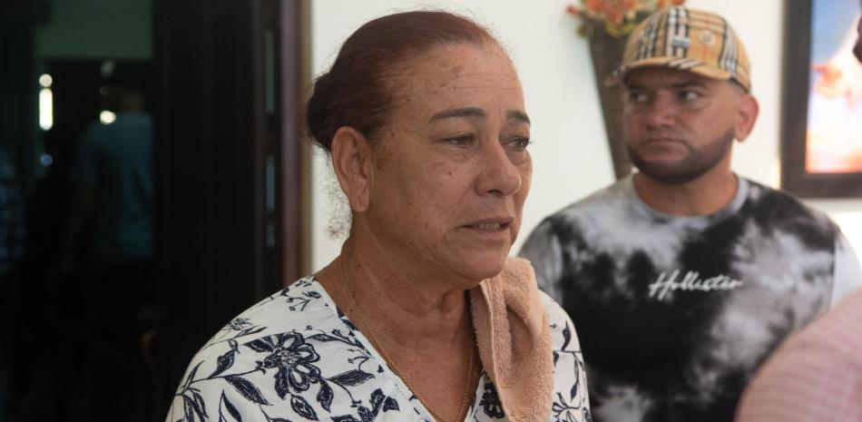 Esther Sánchez, madre Esequiel Ramírez, quien fue asesinado por desconocidos durante el día en el cual cumplía 26 años.