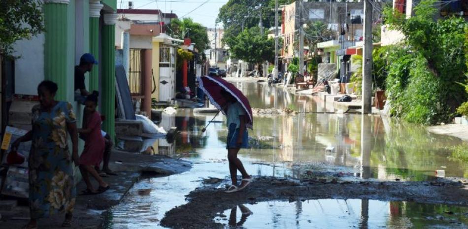 Tristeza, desesperanza y nostalgia son el reflejo en los rostros de los residentes del sector Manoguayabo, en Santo Domingo Oeste, tras ser afectados por las fuertes lluvias del pasado sábado, que provocaron la muerte de al menos tres personas en esa zona.