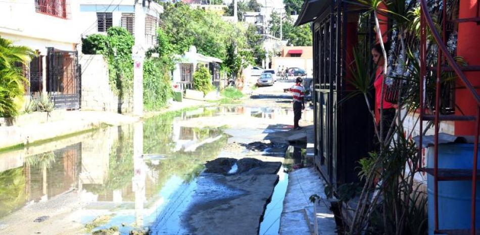 Muchos habitantes de los sectores de Arroyo Bonito, Herrera, La Perla Antillana, kilómetro 12 de Haina, Manoguayabo y El Tamarindo esperan que las autoridades acudan en su auxilio después de los torrenciales aguaceros ocurridos en el país el pasado 18 de noviembre.
