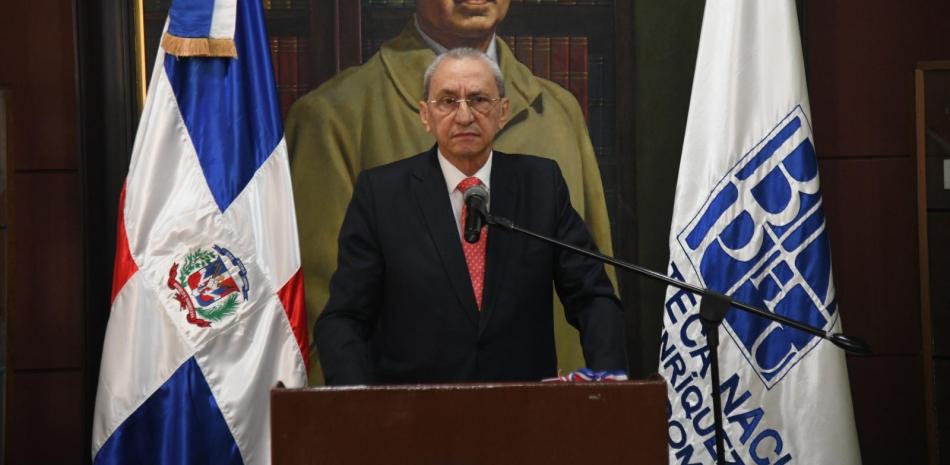 Jorge Subero Isa en el acto de donacion de su "tesoro patrimonial" a la biblioteca nacional Pedro Henriquez Ureña.