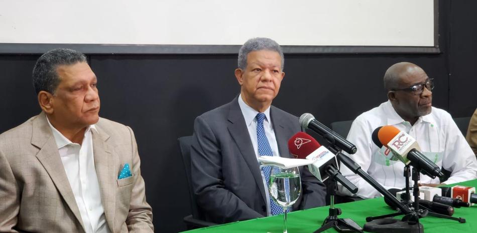 El candidato a senador para el Distrito Nacional por la Alianza 'Rescate RD', que incluye a los partidos opositores: Fuerza del Pueblo (FP), Liberación Dominicana (PLD) y Revolucionario Dominicano (PRD), Omar Fernández, sufrió ataques en su contra en los últimos días por distintas razones, incluida su reciente candidatura.