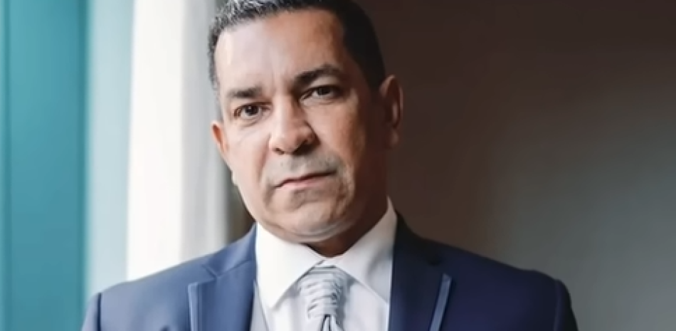 Emmanuel Rivera Ledesma, propietario de la empresa inmobiliaria IndisArq.