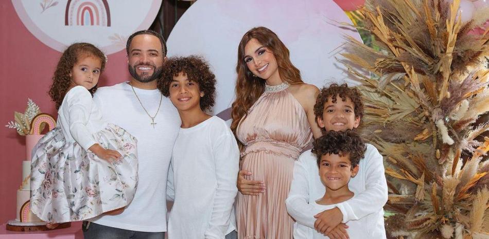 Cantante Nacho se convierte en padre por sexta vez