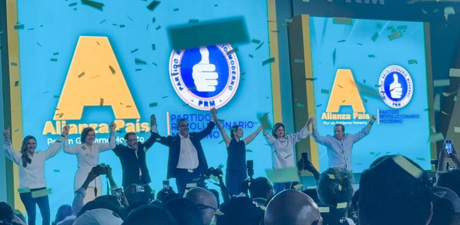 Este domingo el presidente de la República, Luis Aninader, fue proclamado como el candidato presidencial del partido Alianza País para las próximas elecciones.