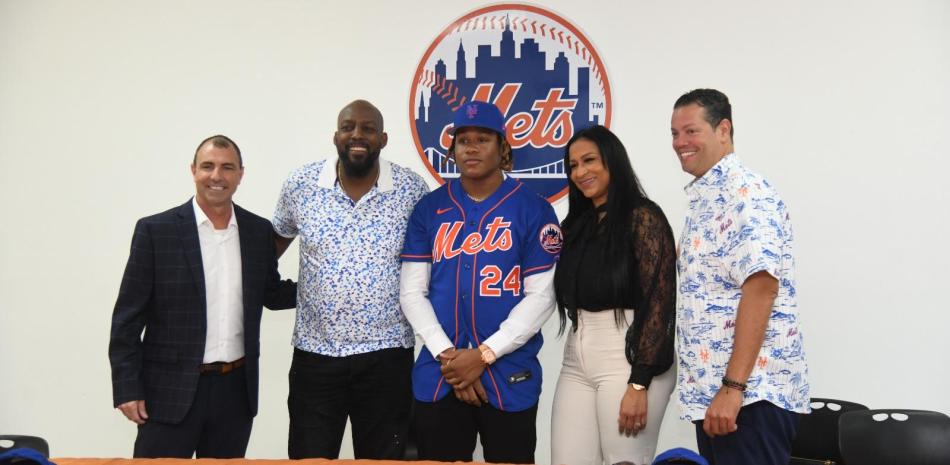 Los Mets de Nueva York acordaron este lunes con el novel Vladdy Miguel Guerrero Ogando, quien se convierte en el tercer hijo del miembro del Salón de la Fama que es firmado por una organización de Grandes Ligas.