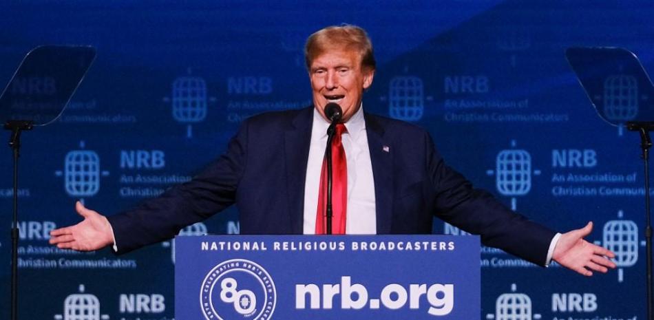 El expresidente de EE.UU. y aspirante a la presidencia en 2024, Donald Trump, se dirige a los locutores cristianos en la Convención Internacional de Medios Cristianos en Nashville, Tennessee, el 22 de febrero de 2024