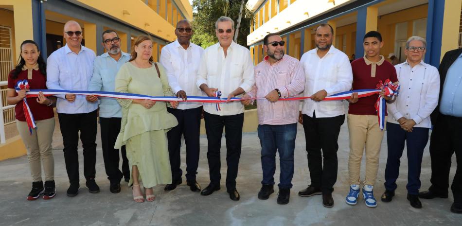 Jarabacoa, La Vega. - El presidente Luis Abinader inauguró un nuevo centro de la Universidad Autónoma de Santo Domingo, UASD, en el municipio de Jarabacoa, en La Vega.