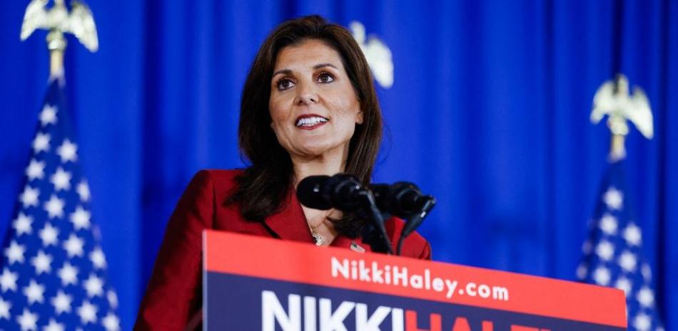 La aspirante republicana a la presidencia de EE.UU., Nikki Haley, habla en la noche electoral en Charleston, Carolina del Sur, el 24 de febrero de 2024