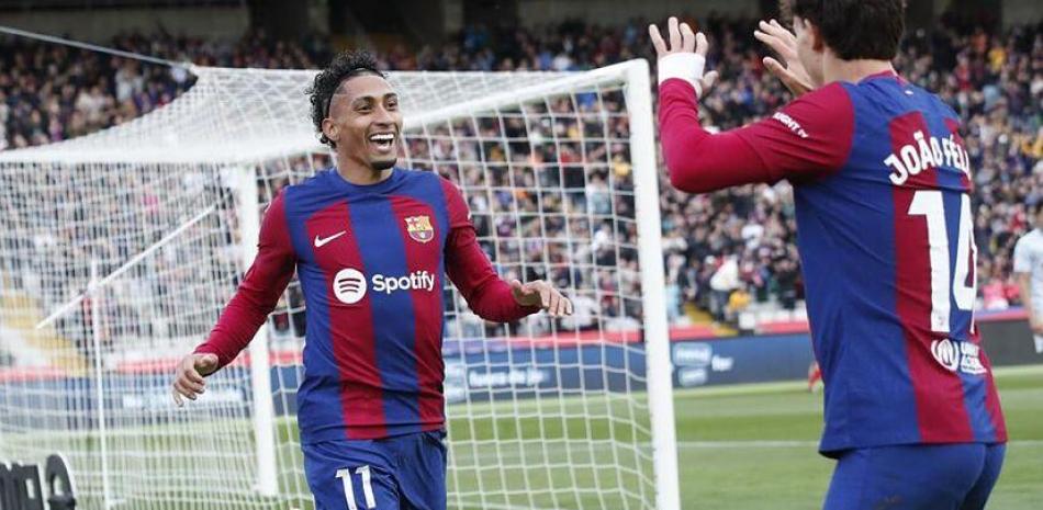 Raphinha celebra la obtención de su gol en el partido en que el Barcelona goleó al Getafe.