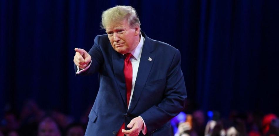 El ex presidente de Estados Unidos y aspirante a la presidencia de 2024, Donald Trump, se marcha después de hablar en la reunión anual de la Conferencia de Acción Política Conservadora (CPAC) el 24 de febrero de 2024, en National Harbor, Maryland.
