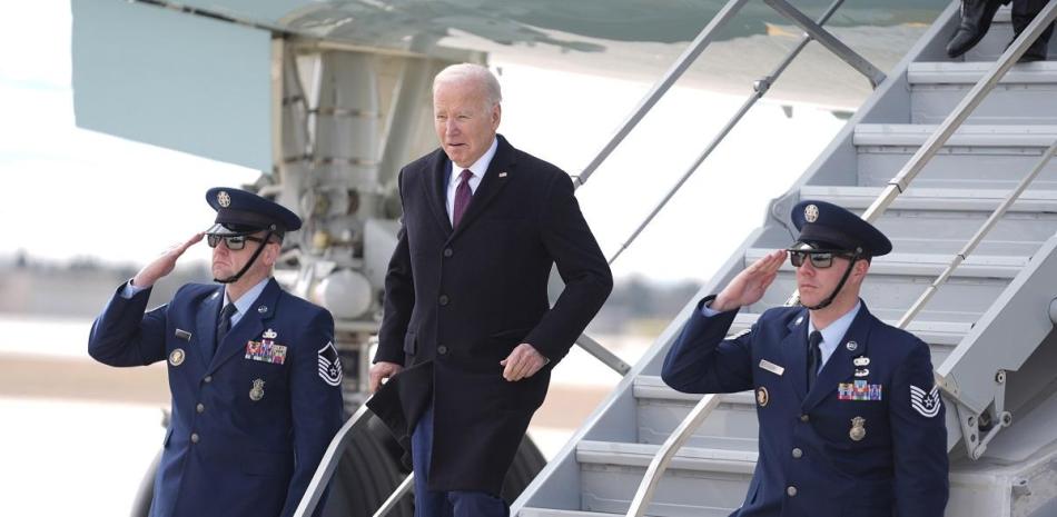 El presidente Joe Biden llega al Aeropuerto Regional Manchester-Boston para un evento sobre la reducción de precios para las familias estadounidenses, el 11 de marzo de 2024.
