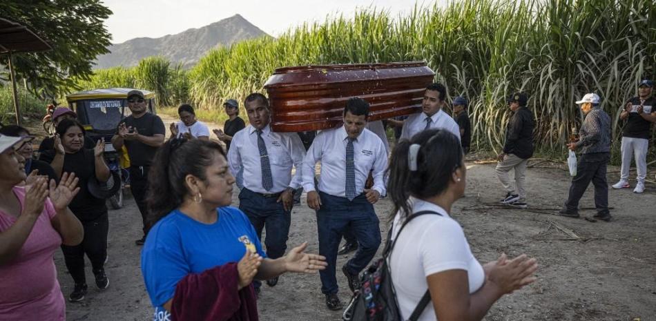 Los bailarines de la muerte en Perú. Foto Ernesto BENAVIDES