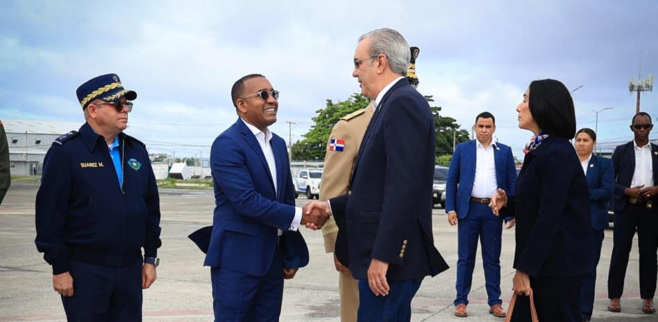 Luis Abinader junto a la primera Dama, Raquel Arbaje, salen desde el aeropuerto Las Américas hacia Italia para agotar agenda