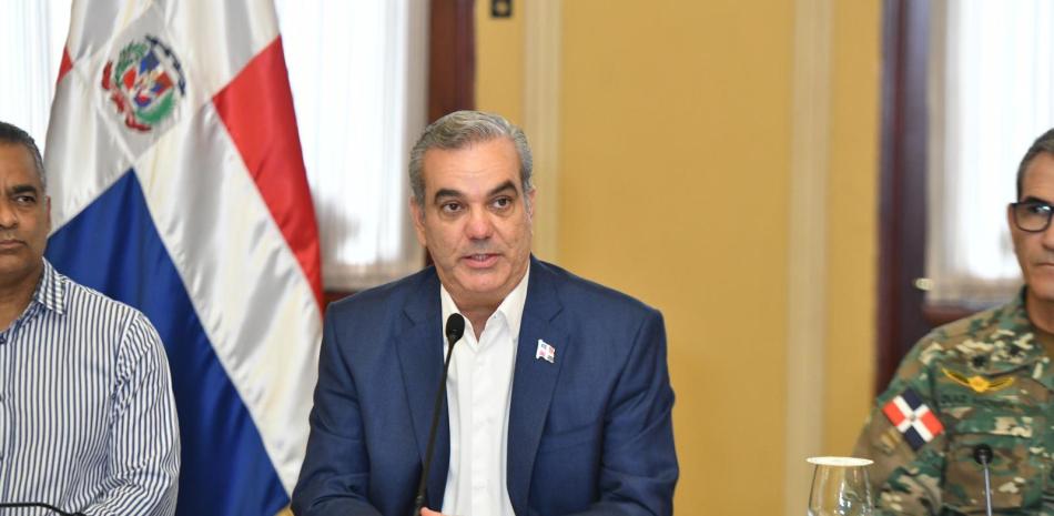El presidente de la República, Luis Abinader, informó que ante la amenaza que representa el huracán Beryl para el territorio dominicano, el gobierno activó los protocolos de prevención.