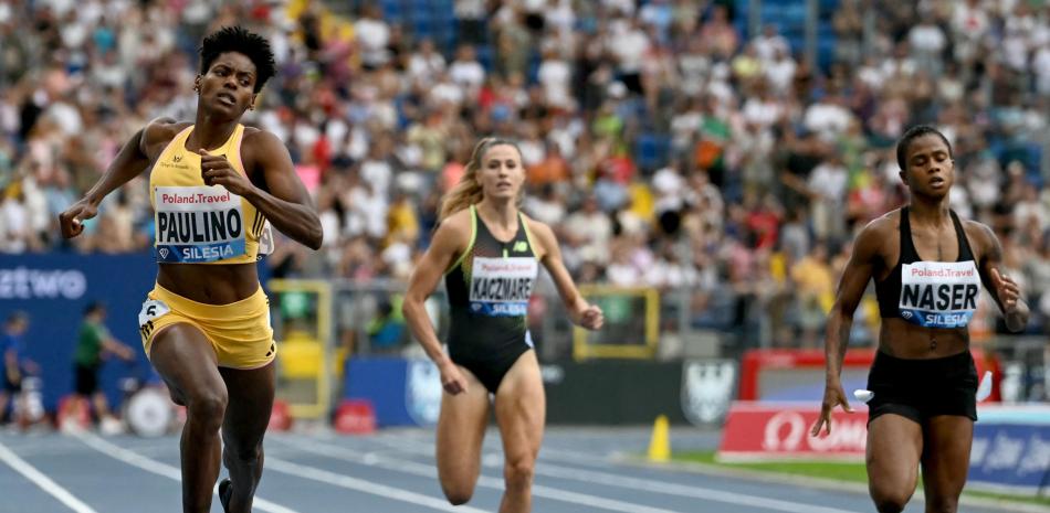 Dominican Republic's Marileidy Paulino (L) competes to win the women's 400m event of the Silesia Diamond League athletics meeting in Chorzow, Poland, on August 25, 2024; at (R) is second placed Bahrain's Salwa Eid Naser, at (C) is third placed Poland's Natalia Kaczmarek. (Photo by Sergei GAPON / AFP)