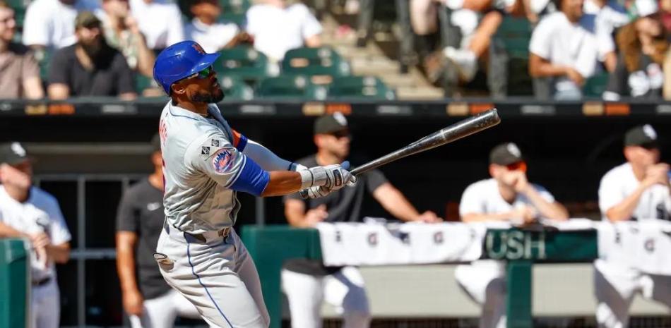 Starling Marte al momento de disparar un doblete productor de dos vueltas en el choque que ganaron los Mets a los Medias Blancas.