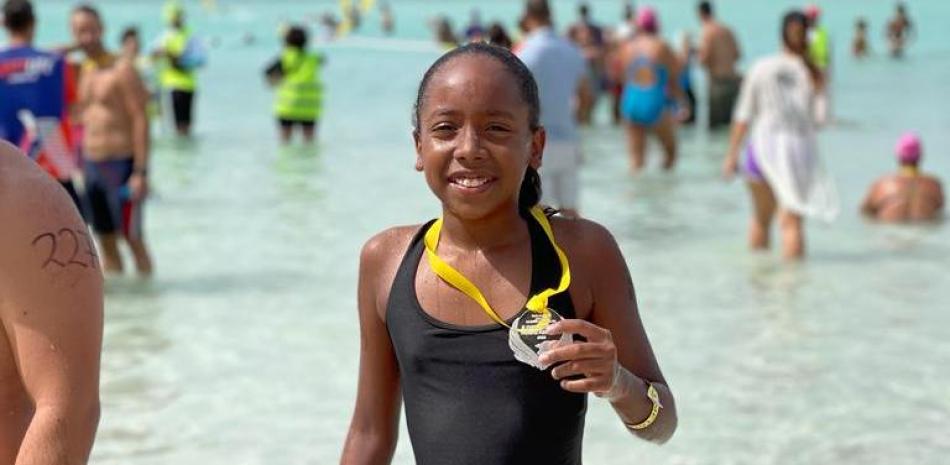 La joven Robmariel Rodríguez Maldonado sobresale a su corta edad en la natación dominicana y cuenta ya con unas 15 medallas en su casa
