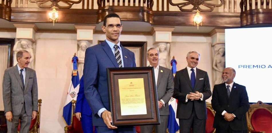 Juan Soto Wins Magisterial Excellence Prize - English Love & Teaching - News Directory 3