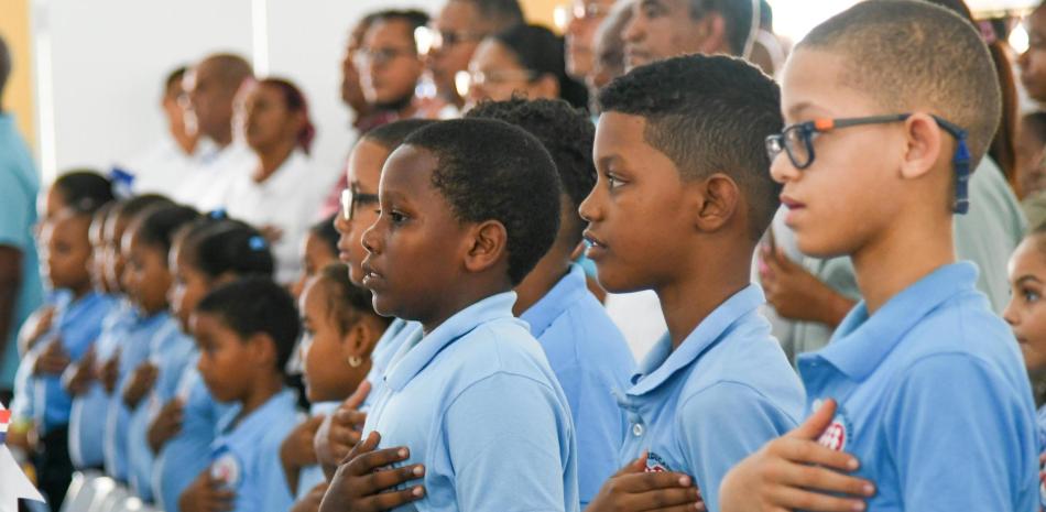 El nuevo año escolar inicia hoy con la matrícula de más de dos millones de estudiantes en el país.