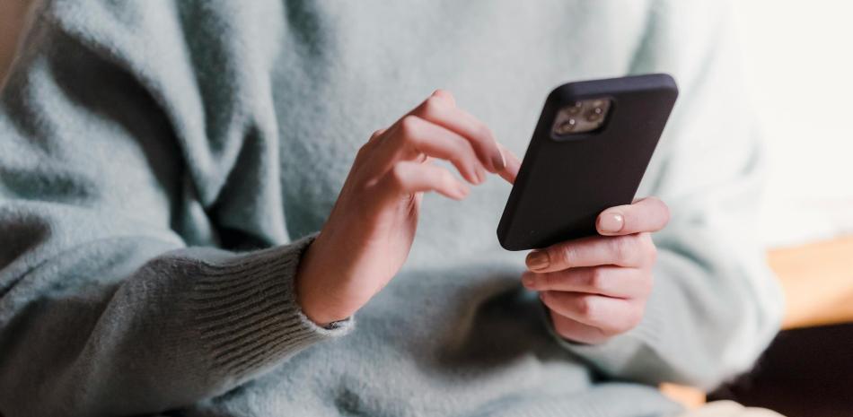 El celular es el equipo tecnológico que más predomina en los hogares dominicanos