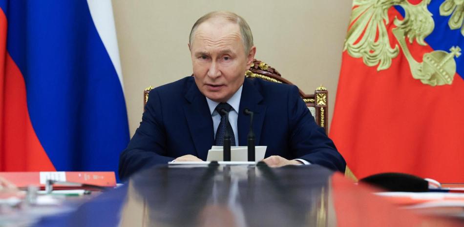 El presidente de Rusia, Vladímir Putin, preside una reunión del Consejo de Seguridad ayer en el Kremlin en Rusia.