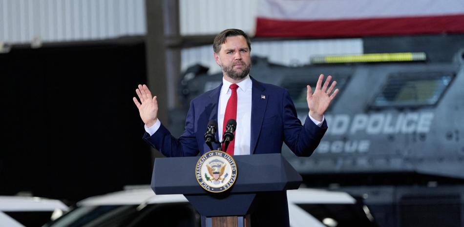 JD Vance habla en el Aeropuerto Regional Concord-Padgett el 24 de septiembre de 2025 en Concord, Carolina del Norte