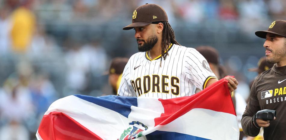 Fernando Tatis Jr. Earns Second Gold Glove Award in Three Years with Padres