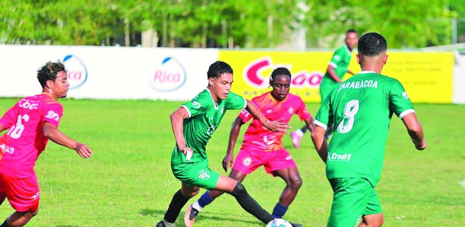 Accion en el choque que celebraron el Atlético de la Vega Real contra Jarabacoa, el cual ganó el primero.