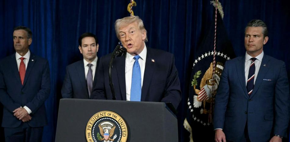 El presidente de EE.UU., Donald Trump, al observar la misión militar en Venezuela.