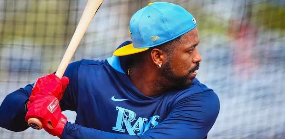 Eloy Jiménez tendrá una nueva oportunidad de retornar a las Grandes Ligas tras su firma con los Azulejos.