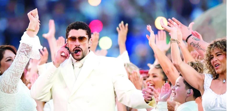 Bad Bunny en el show de medio tiempo del Super Bowl 2026  en Santa Clara, California.